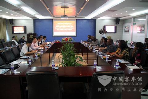 King Long Bus Receives Mozambique Government Delegation